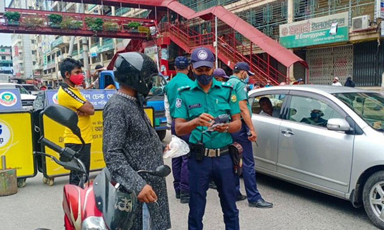 ‘লকডাউন’ দেখতে আসায় রাজধানীতে আটক ৪ শতাধিক