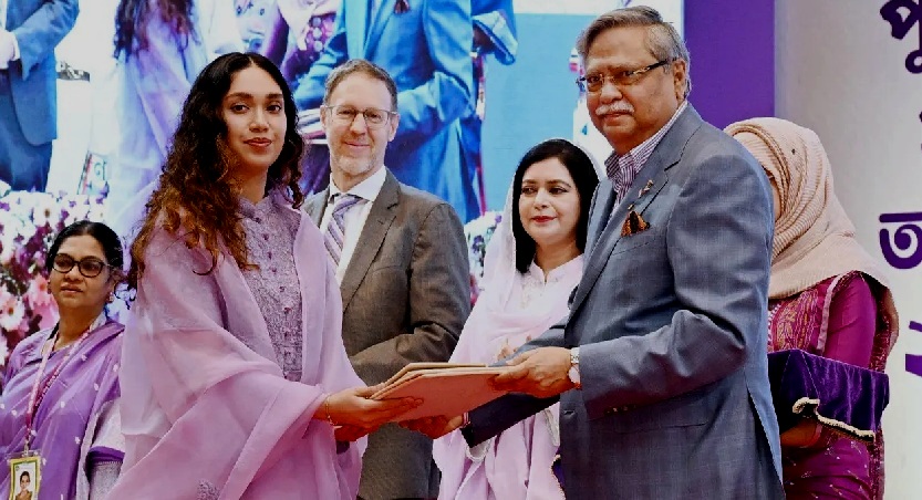 বেগম জিয়ার ‘শ্রেষ্ঠ অদম্য নারী’ সম্মাননা গ্রহণ করলেন জাইমা রহমান