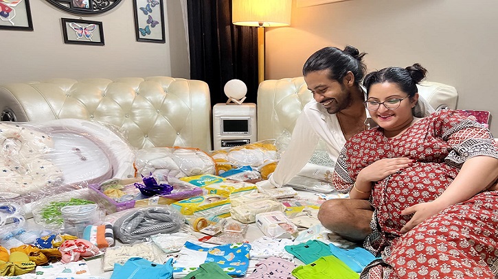 রাজপরীর ঘরে আসছে নতুন অতিথি, চলছে ব্যাপক আয়োজন