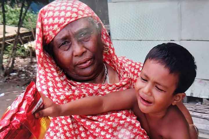 খেলার মাঠ রক্ষা করতে গিয়ে কারাগারে মা, কাঁদছে শিশু কন্যা ম‌রিয়ম