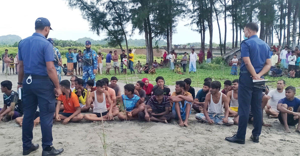 বঙ্গোপসাগরে মালয়েশিয়াগামী ট্রলারডুবি, ৩০ রোহিঙ্গা উদ্ধার
