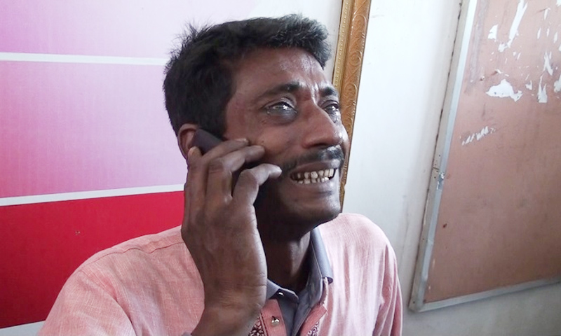 মনোনয়ন বাতিলে কান্নায় ভেঙ্গে পড়লেন গ্রাম পুলিশ এসকেন!