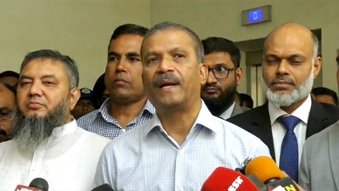 নির্বাচন বিলম্বিত করার কোনো ইস্যু নেই: আইন উপদেষ্টা