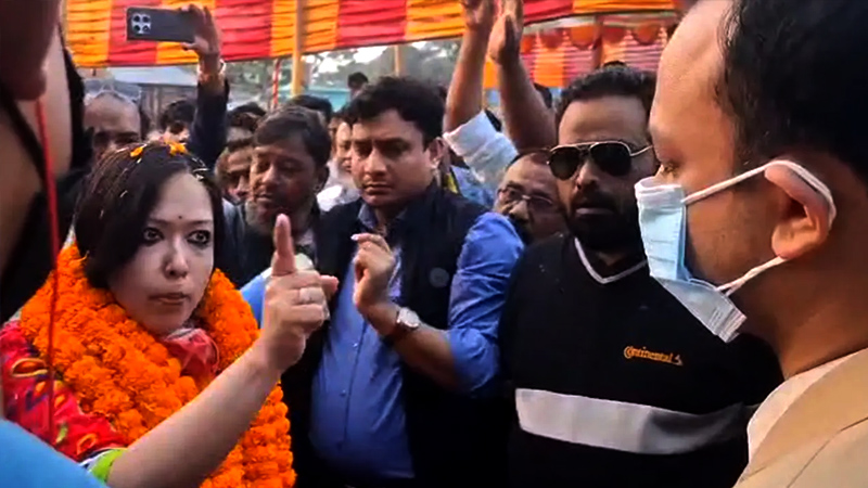 আঙুল উঁচিয়ে নির্বাহী ম্যাজিস্ট্রেটকে সতর্ক করলেন রুমিন ফারহানা 