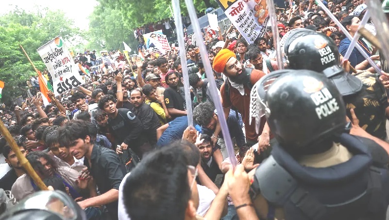 ককরোচ জনতা পার্টির সংসদ অভিমুখে যাত্রা, চ্যালেঞ্জের মুখে সরকার