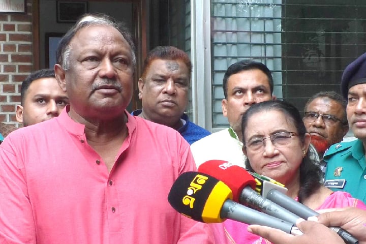 দাম না কমলে পেঁয়াজ আমদানি করবে সরকার: বাণিজ্যমন্ত্রী