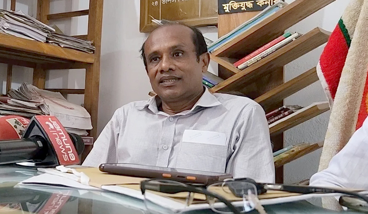 ঘুষের টাকা ফেরত চাওয়ায় সমাজসেবা কর্মকর্তার দুই নারীকে থাপ্পড়!