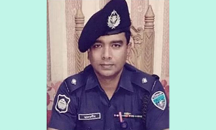 পুলিশ কর্মকর্তাকে কুপিয়ে মোবাইলফোন-টাকা নিলো দুর্বৃত্তরা   