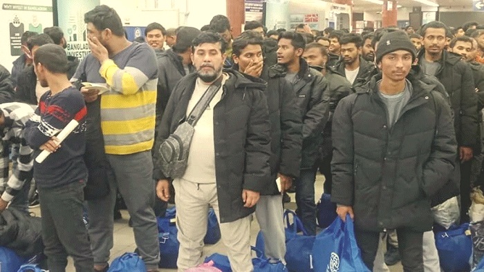 লি‌বিয়া থে‌কে দে‌শে ফির‌লেন আরও ৩১০ বাংলাদেশি