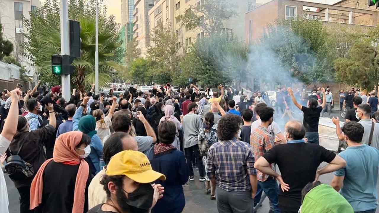 ইরানে ফের মাথাচাড়া দিচ্ছে জেন-জি বিক্ষোভ 