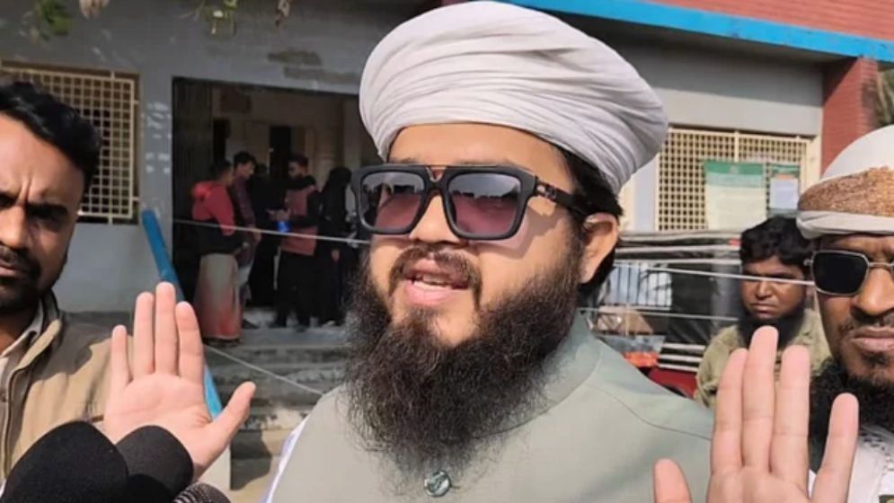 সংসদ মসজিদে জুতা হারিয়ে ফেসবুক পোস্টে যা বললেন এমপি হানজালা