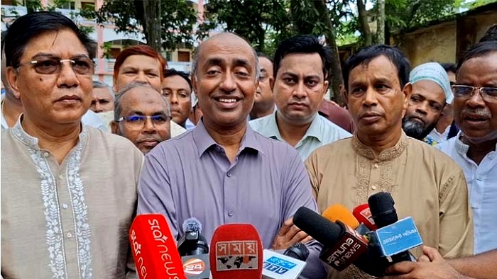 হাসিনা দেশে এলে আমরা হাতকড়া নিয়ে দাঁড়িয়ে থাকব: আইনমন্ত্রী