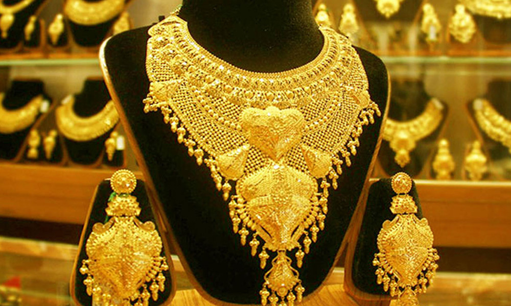 দেশের বাজারে কমলো স্বর্ণের দাম, ভরি কত