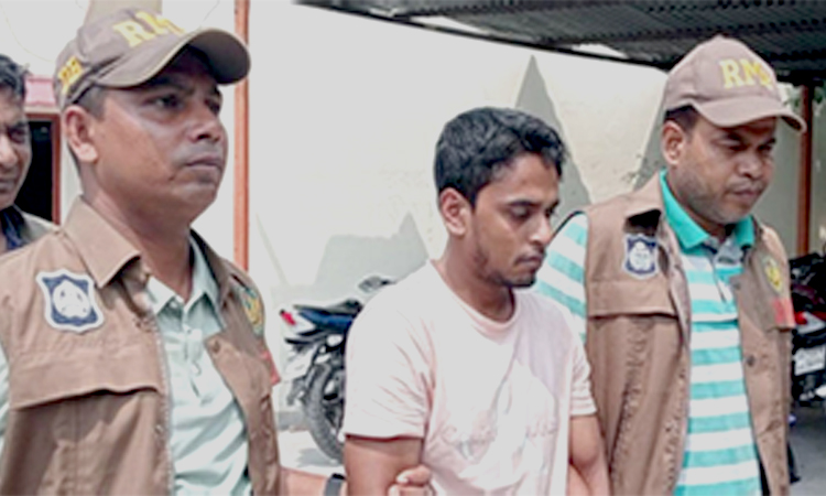 রাবিতে প্রক্সি দিতে গিয়ে বিসিএস নন-ক্যাডার কর্মকর্তা আটক 