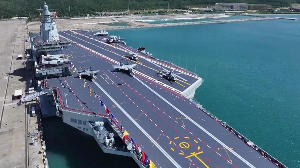 যুক্তরাষ্ট্রকে টেক্কা দিতে চীন নামালো সবচেয়ে বড় বিমানবাহী রণতরী ‘ফুজিয়ান’ 
