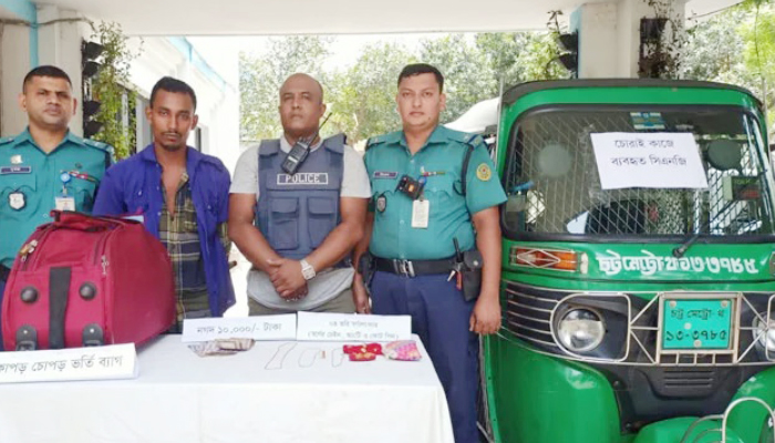 রাতভর চোর-পুলিশ খেলার পর উদ্ধার হলো ব্যাগ