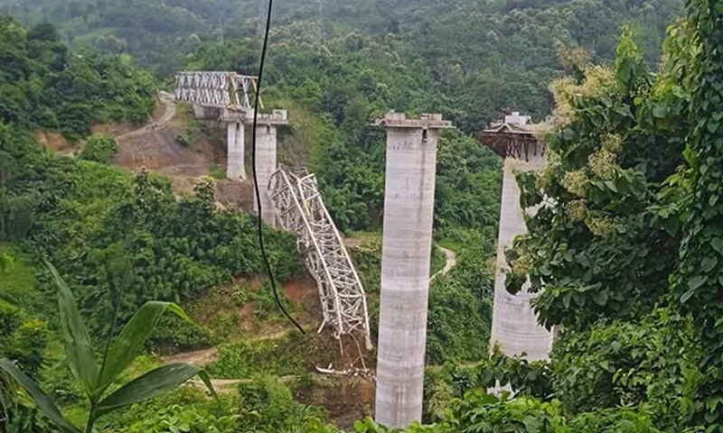 মিজোরামে নির্মাণাধীন রেলসেতু ধসে  ১৭ শ্রমিক নিহত