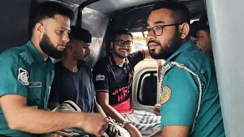 প্রধানমন্ত্রীকে ‘কটূক্তি’র অভিযোগে যুবক আটক 
