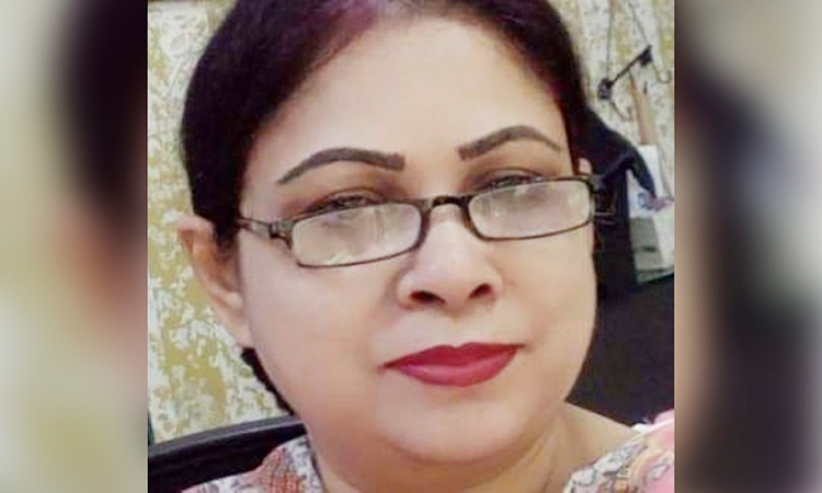 কলাবাগানে মাঠ রক্ষায় আন্দোলনকারী রত্নাকে নিয়ে গেছে পুলিশ