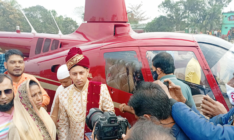 হেলিকপ্টারে বিয়ে করতে এসে বউ ছাড়াই ফিরে গেলেন বর