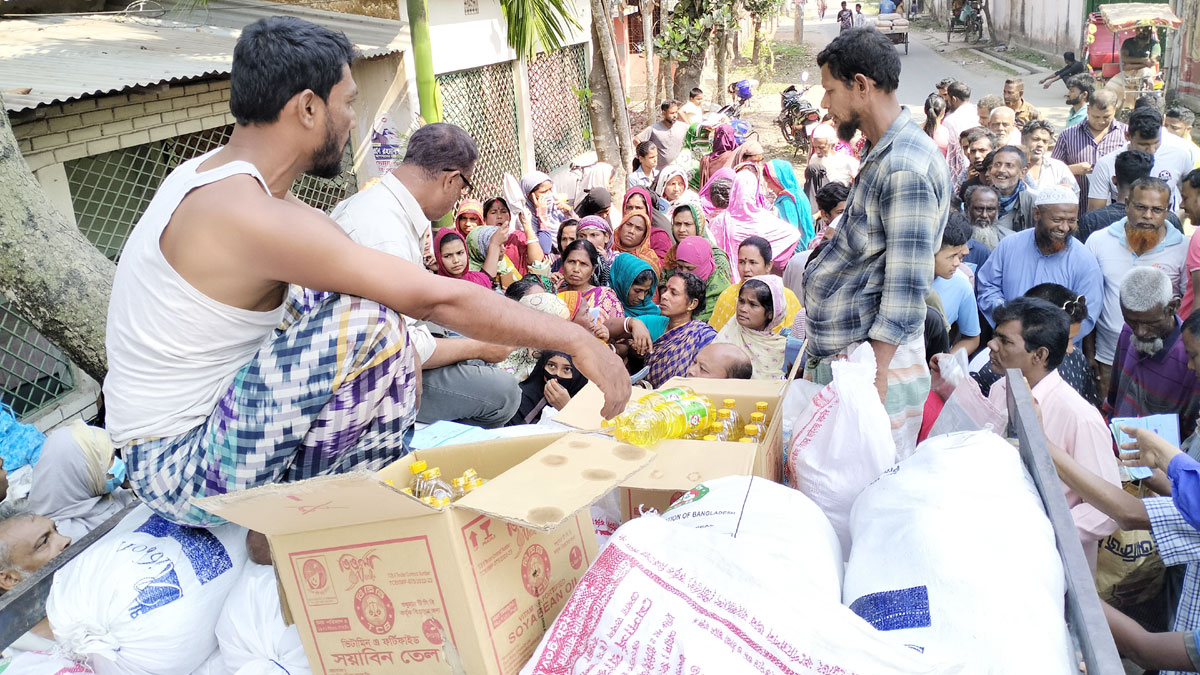 আজ থেকে ভর্তুকি মূল্যে টিসিবির পণ্য বিক্রি শুরু   