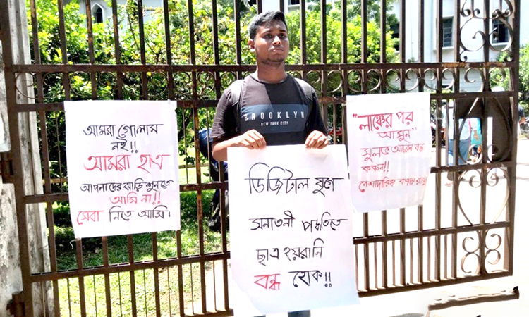 ছাত্র হয়রানি বন্ধ হোক দাবি নিয়ে একা লড়ছেন ঢাবির হাসনাত
