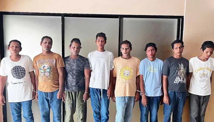 স্ত্রী-সন্তান থাকা সত্ত্বেও তারা ‘হিজড়া’ সেজে করে  চাঁদাবাজি!