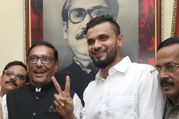 আ.লীগের মনোনয়ন ফরম কিনলেন মাশরাফী