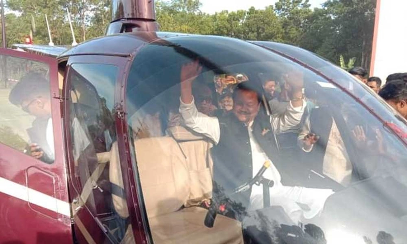 হেলিকপ্টারে মনোনয়ন জমা দিতে  গেলেন সাবেক এমপি দম্পতি