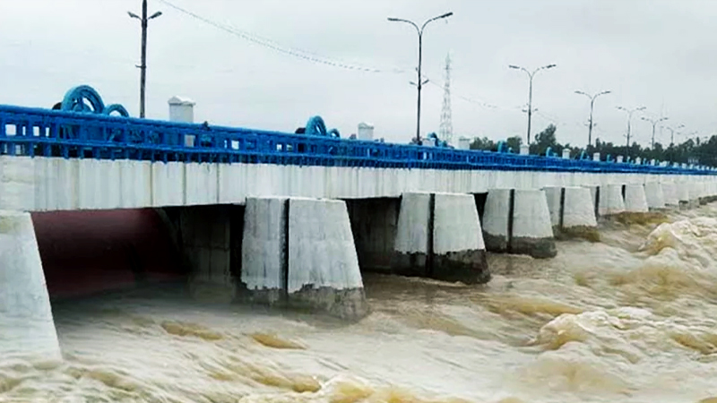 তিস্তা ব্যারেজের ৪৪ গেট খুলে দেওয়ায় বন্যার পূর্বাভাস, চরাঞ্চলে আতঙ্ক