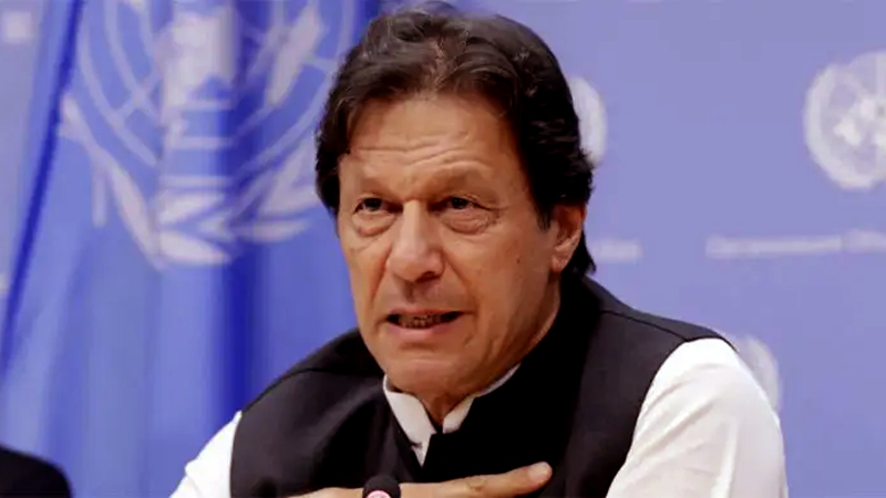 ইমরান খানের সাথে কারাগারে মানবিক আচরণের দাবি, ১৪ অধিনায়কের চিঠি