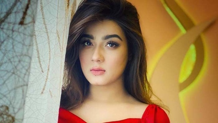 ফেসবুক স্ট্যাটাসে কাদের অভিশাপ দিলেন মাহিয়া মাহি?