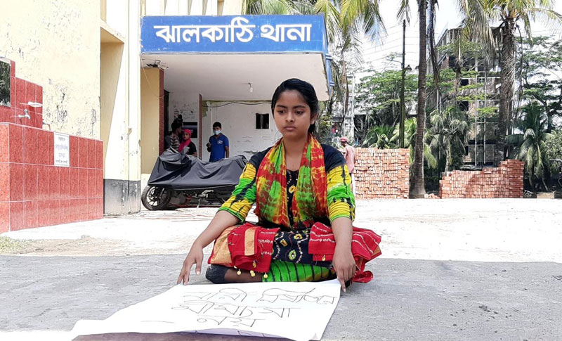 ‘৭২ ঘণ্টার মধ্যে নিপীড়ক গ্রেপ্তার না হলে থানার সামনে আত্মহত্যা করব’