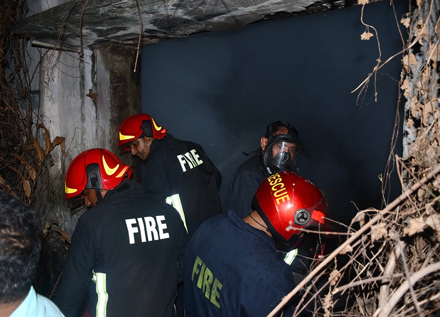 খুলনায় দাদা ম্যাচ ফ্যাক্টরির সালফার গোডাউনে আগুন