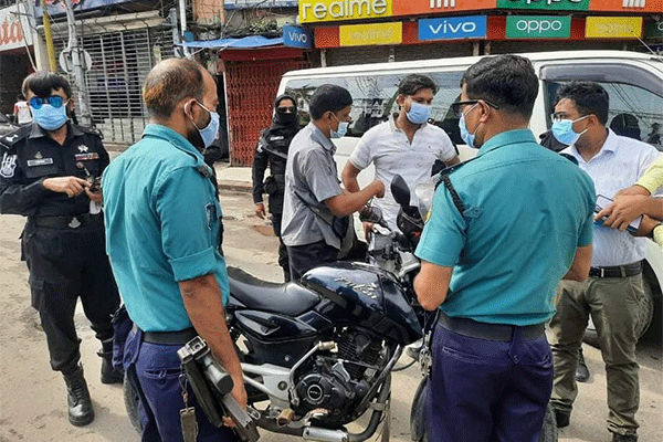 খুলনায় স্বাস্থ্যবিধি না মানায় ১১১ জনের জেল-জরিমানা