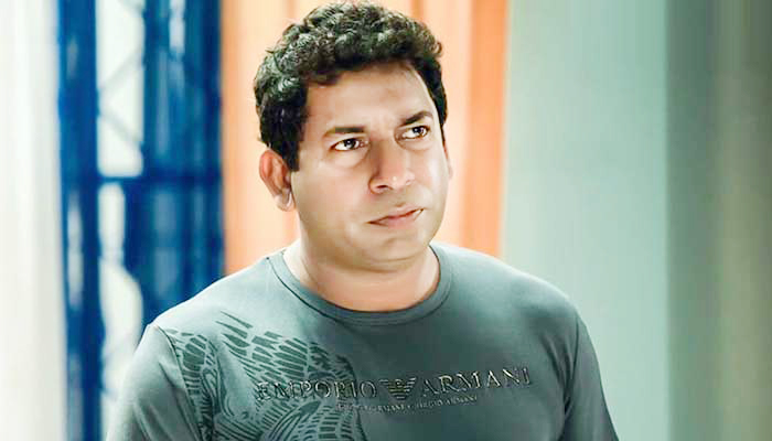 মোশাররফ করিমসহ ৫ জনের বিরুদ্ধে মামলা