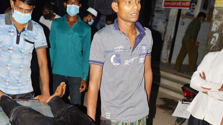 ফুটবল খেলা নিয়ে দ্বন্দ্বে  কুপিয়ে হত্যা প্রতিবন্ধী যুবককে 