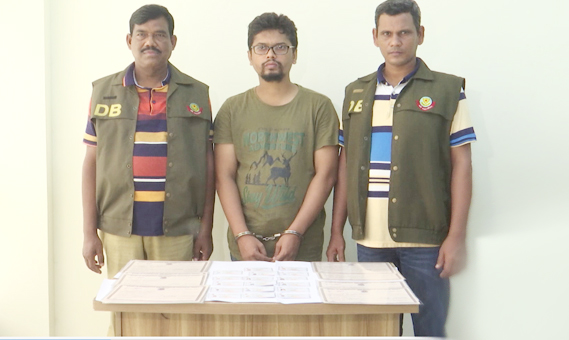 পড়ালেখা না করেও পরীক্ষার সনদ পাওয়া যায়  শরীফুলের দোকানে