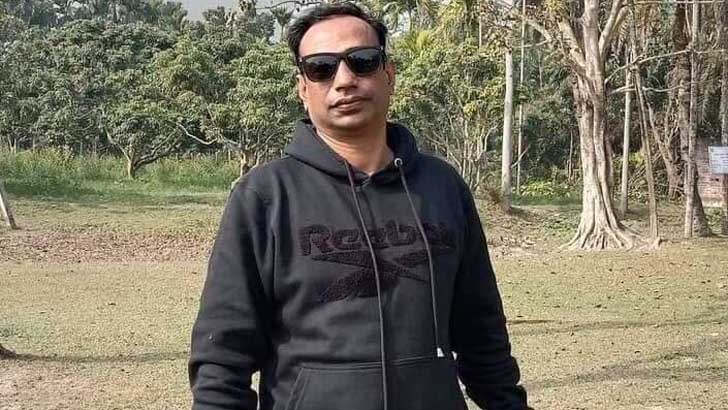  ছাত্রীকে নিয়ে প্রধান শিক্ষক উধাও