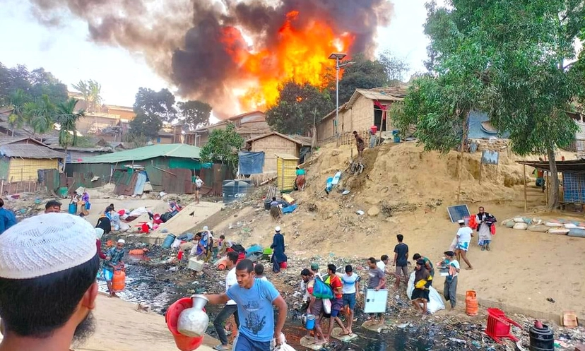 রোহিঙ্গা ক্যাম্পে পুড়ল ২ হাজারের বেশি ঘর