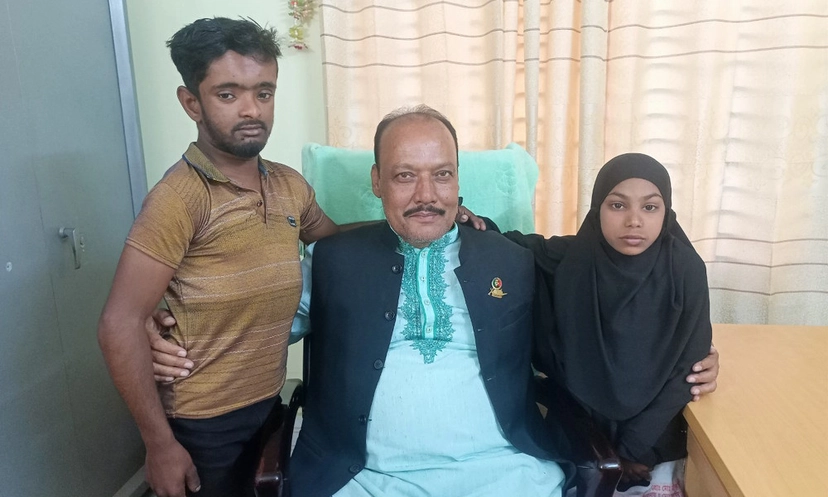 একটি ঘরের জন্য দ্বারে দ্বারে প্রতিবন্ধী দম্পতি