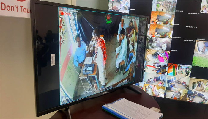 দ্রুত অ্যাকশনে যান, প্রয়োজনে তাকে গ্রেপ্তার করুন