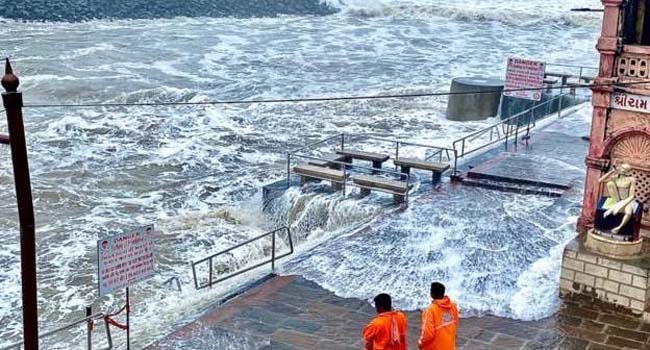 পাকিস্তানের দিকে ধেয়ে যাচ্ছে ‘বিপর্যয়’
