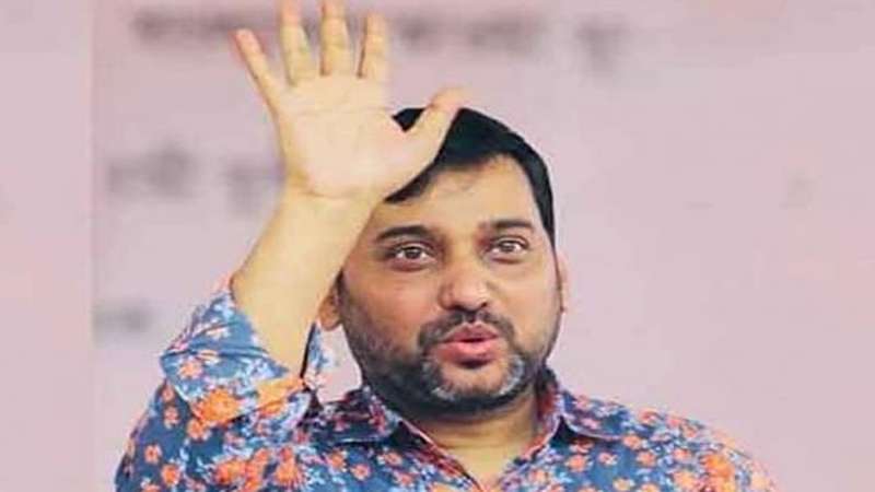 দেশ ছেড়েছেন সম্রাট