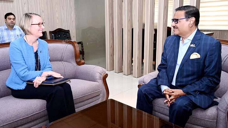 নির্বাচনের সময় ব্রিটিশ প্রধানমন্ত্রী কি পদত্যাগ করেন?