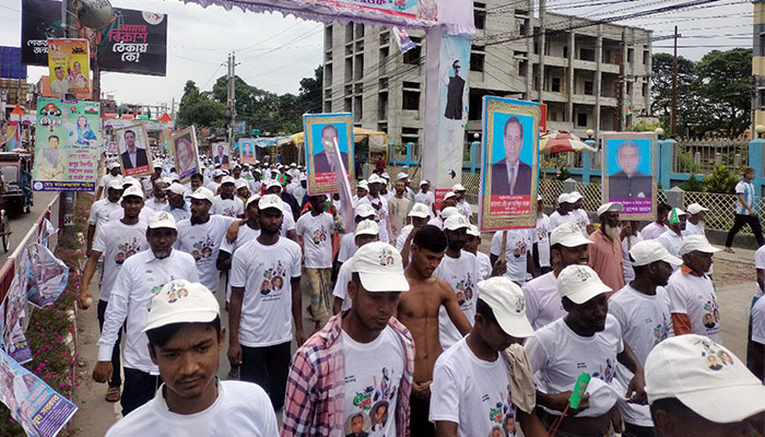 ৮ স্পেশাল ট্রেনে রংপুরে নেতাকর্মীরা