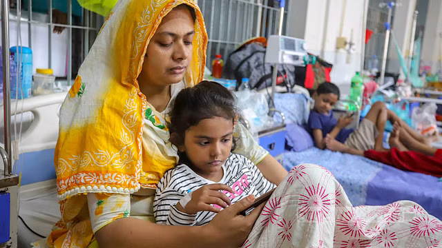 ঘরে ঘরে জ্বর, তার ২৫ ভাগ ডেঙ্গু