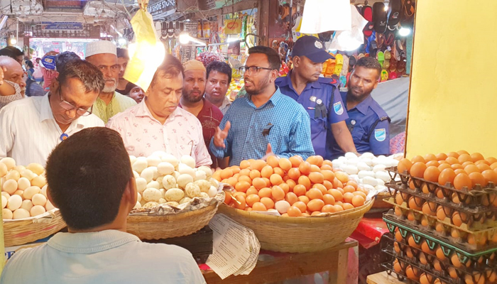 ডিমের বাজারে গায়েবি এসএমএস কেন?