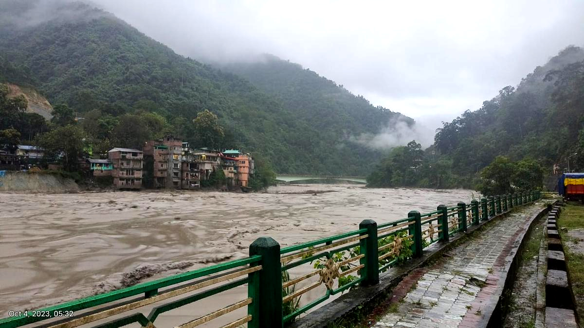 সিকিমে আকস্মিক বন্যায় ২৩ ভারতীয় সেনা নিখোঁজ