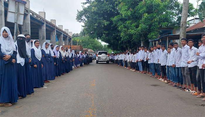 এমপি আসবেন বলে ক্লাস হয়নি ৬ শিক্ষাপ্রতিষ্ঠানে